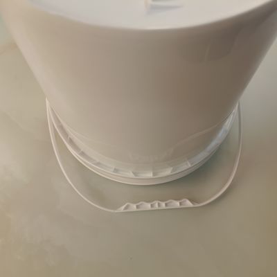 Biały Czarny 10L Okrągła plastikowa wiadra Materiał PP z pokrywką uszczelnienia
