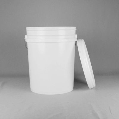 Plastikowe wiadra bez BPA, wysokość 14,5 cali, odporne na promieniowanie UV.