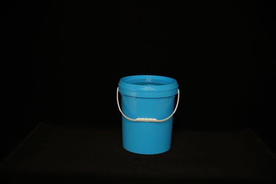 Wytrzymały plastikowy wiadro z pokrywą do produkcji i przechowywania żywności